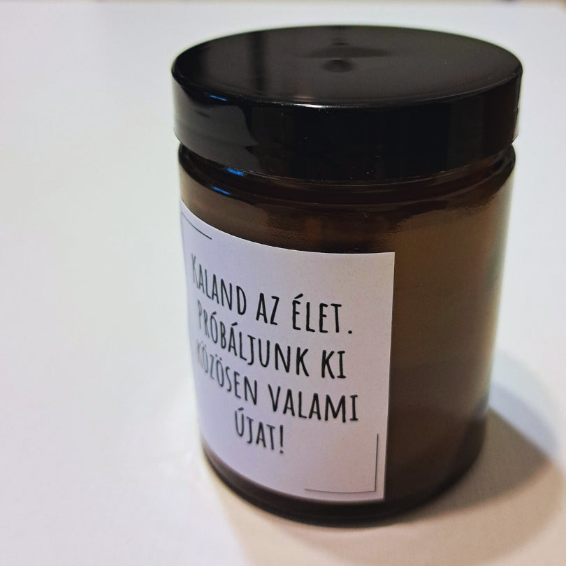 Személyre szabható gyertya barna tégelyben fakanóccal (nagy)